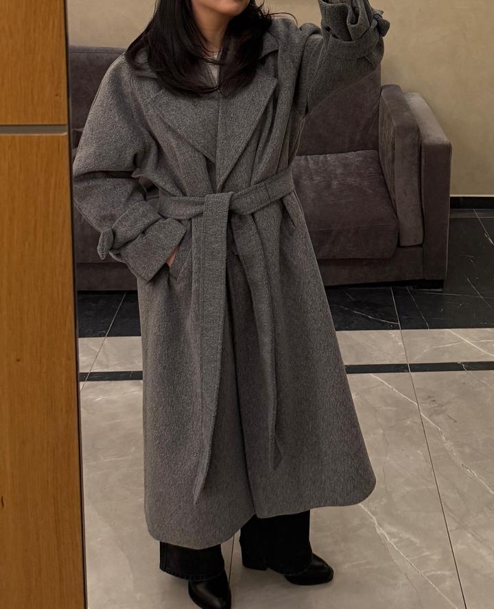 Серое пальто с поясом