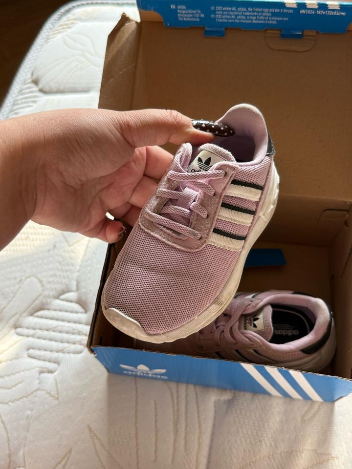Кроссовки adidas для девочки