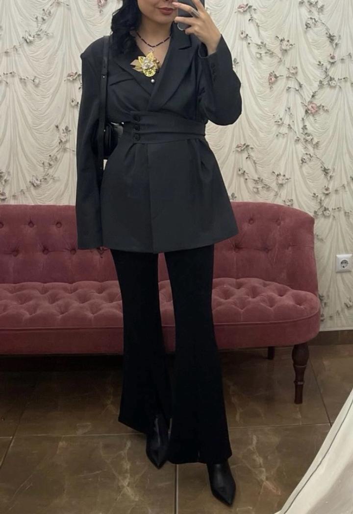 Приталенный пиджак с поясом