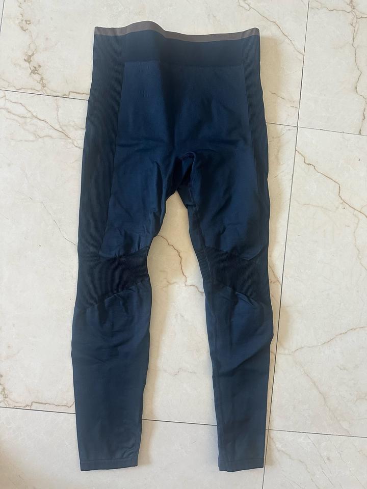 Спортивные леггинсы  COS