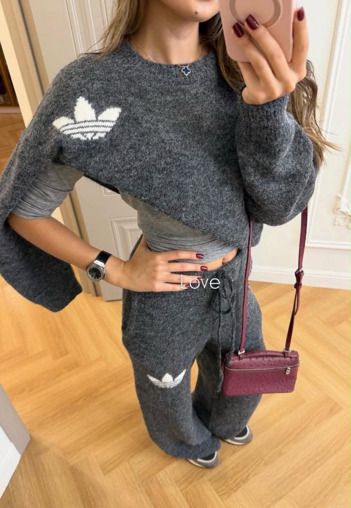 Спортивный костюм adidas