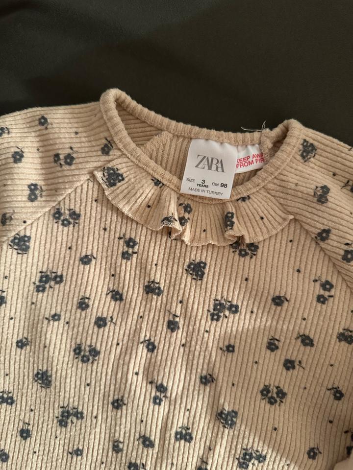 Zara кофта с цветочным принтом для девочки