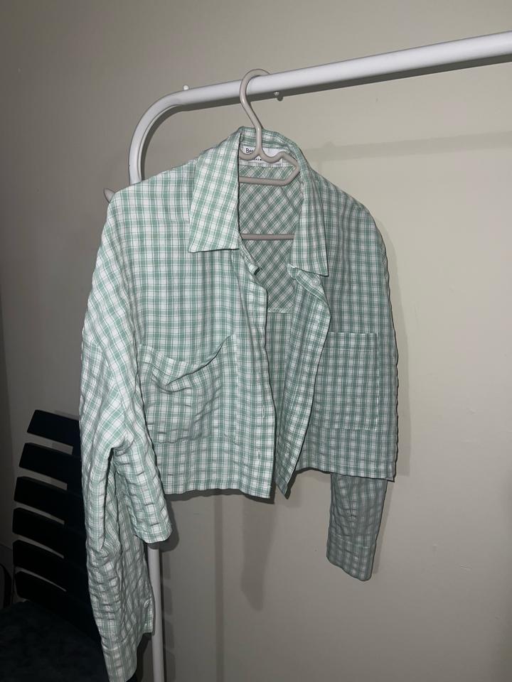 Bershka укороченная рубашка в клетку