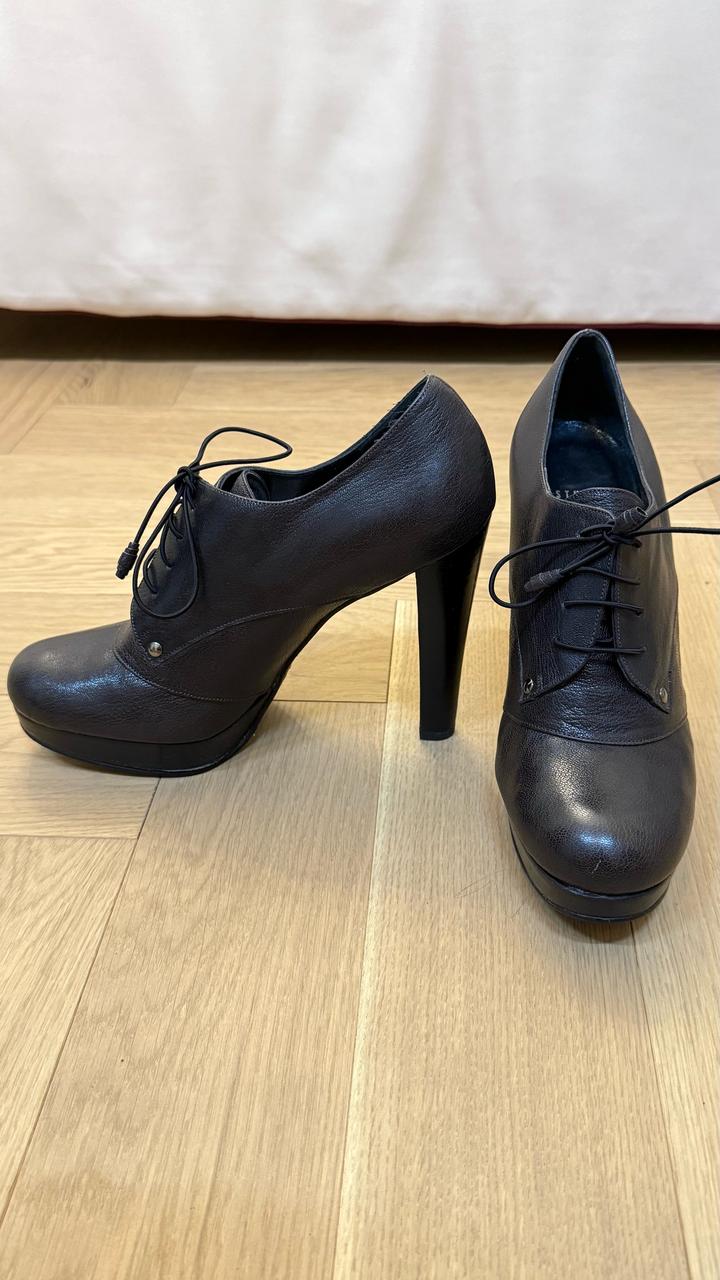 Ботильоны Stuart Weitzman на шнуровке
