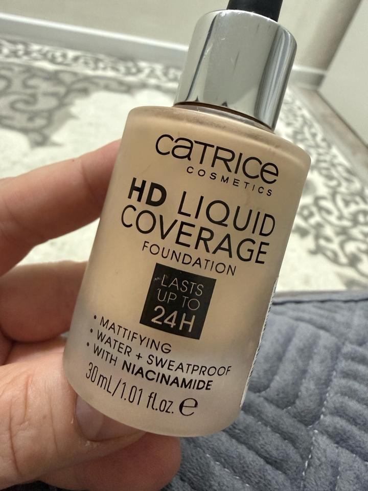 Catrice HD Liquid Coverage Foundation 010 Light Beige