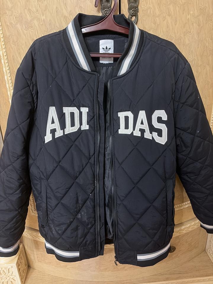 Унисекс подходит как для женщин, так и для мужчин. бомбер adidas