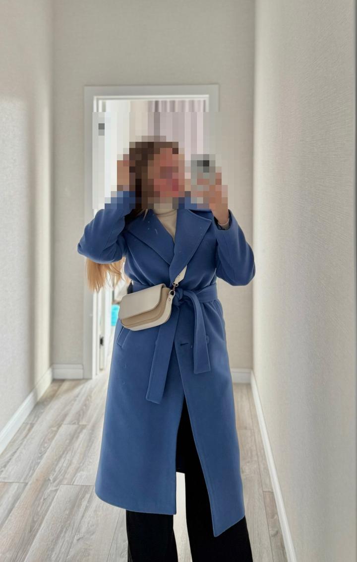 Пальто голубое