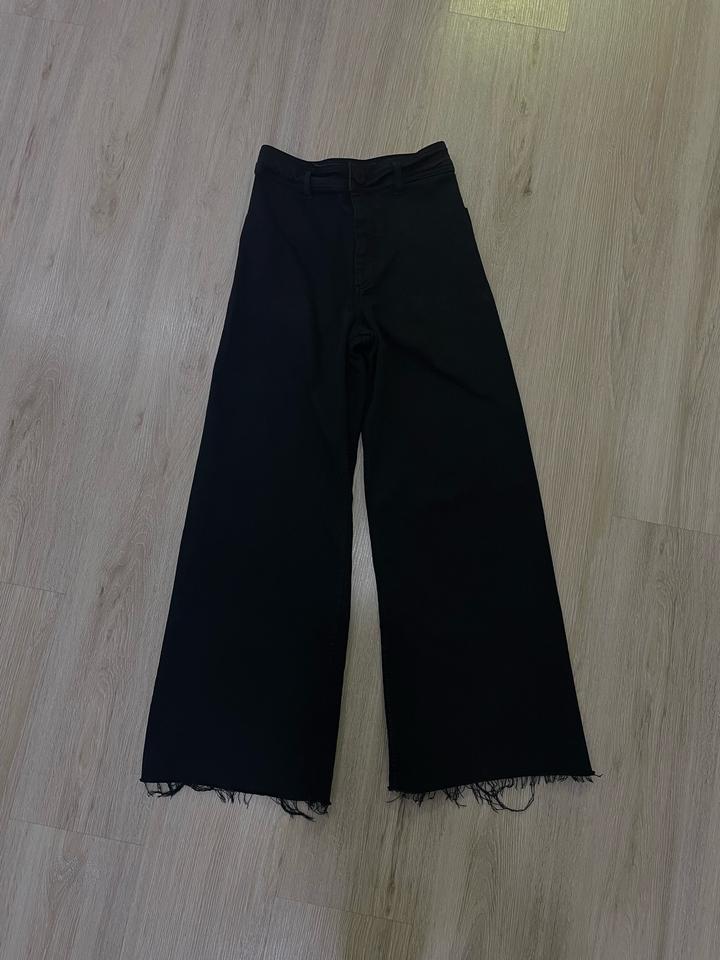Черные джинсы Zara с необработанным краем