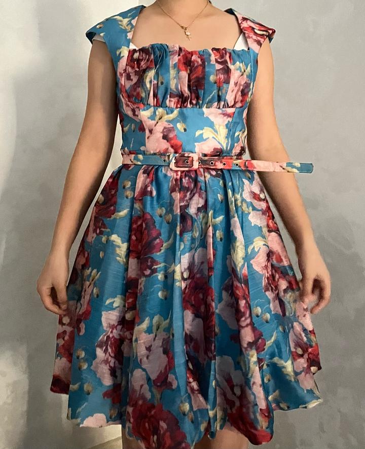 Le Due Sorelle Boutique Платье с цветочным принтом и поясом