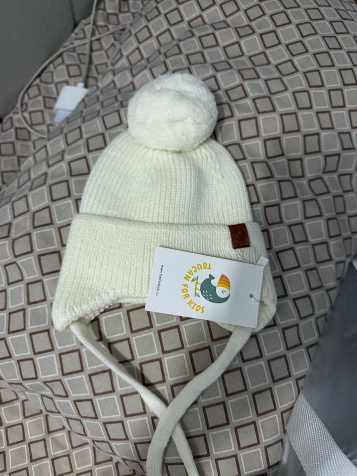 Toucan for Kids шапка вязаная на завязках с помпоном