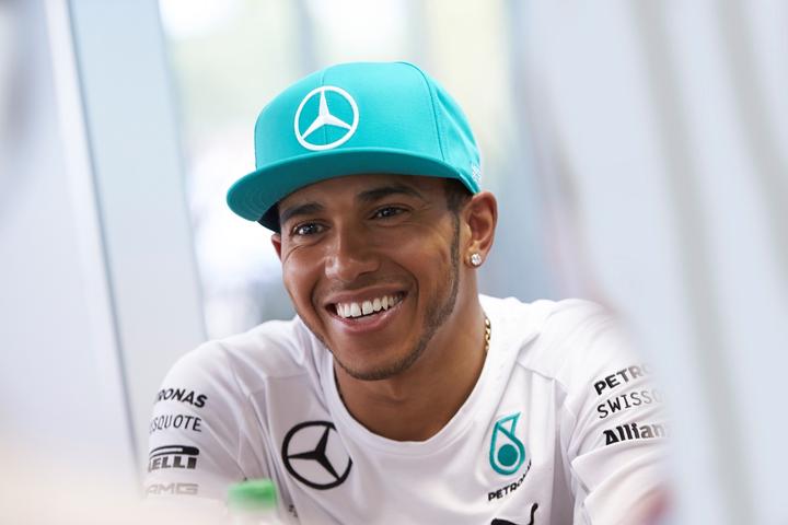 Mercedes AMG Petronas Бейсболка архивная кепка AMG Petronas Lewis Hamilton