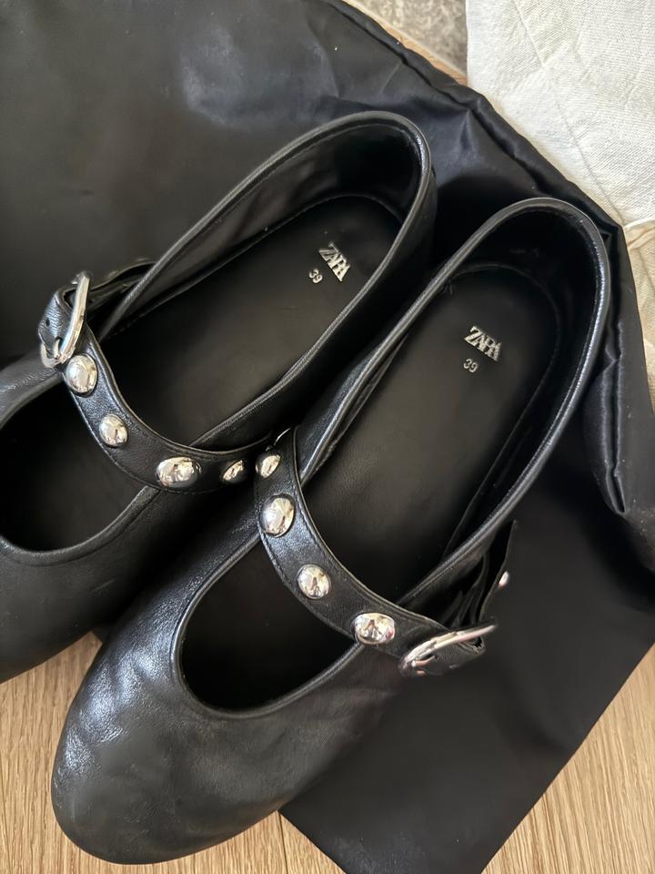 Балетки ZARA с заклепками