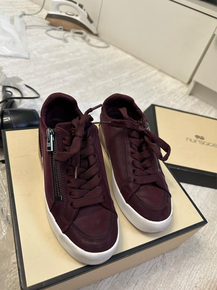 Женские кеды DKNY