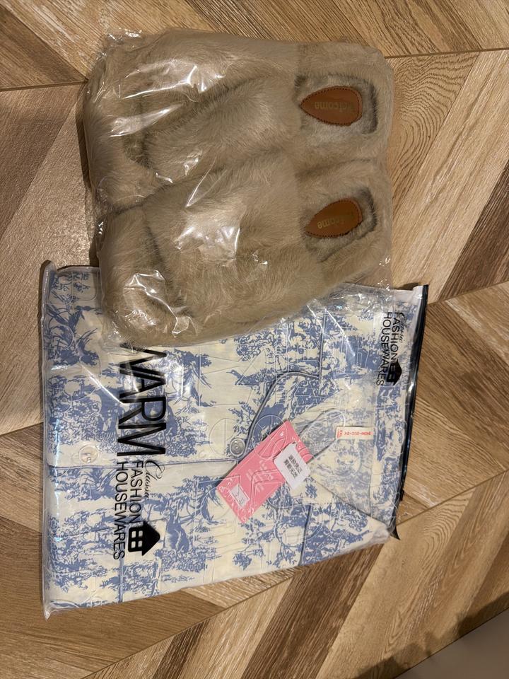Домашний костюм и тапочки