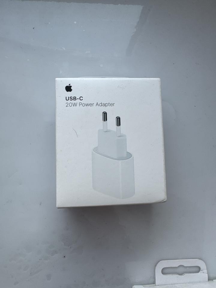 Сетевое зарядное устройство Apple 20W USB-C Power Adapter