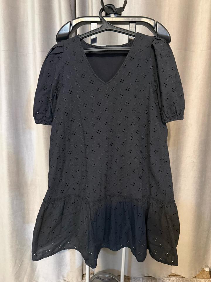 LC Waikiki Черное платье в технике шитье