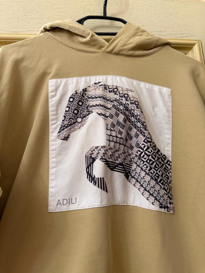 Худи от казахского бренда ADILI