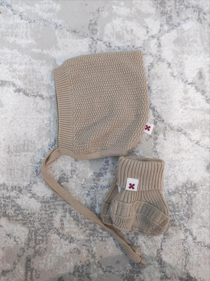 Шапочка и пинетки Loomknits