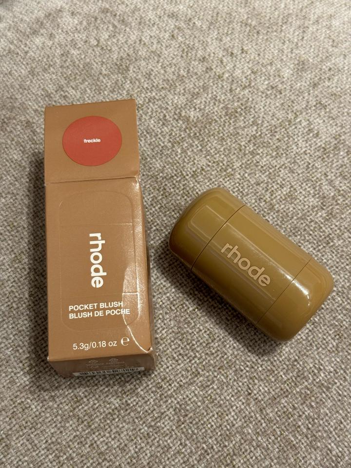 Румяна Rhode Pocket Blush freckle
