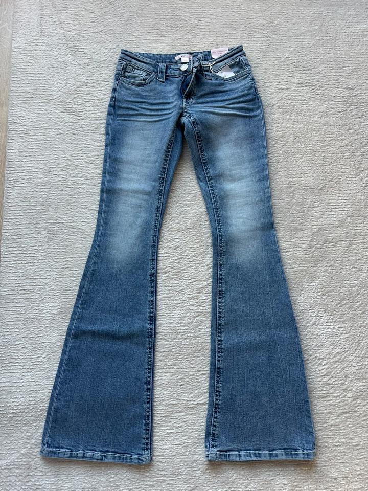 Джинсы клеш Gina Tricot
