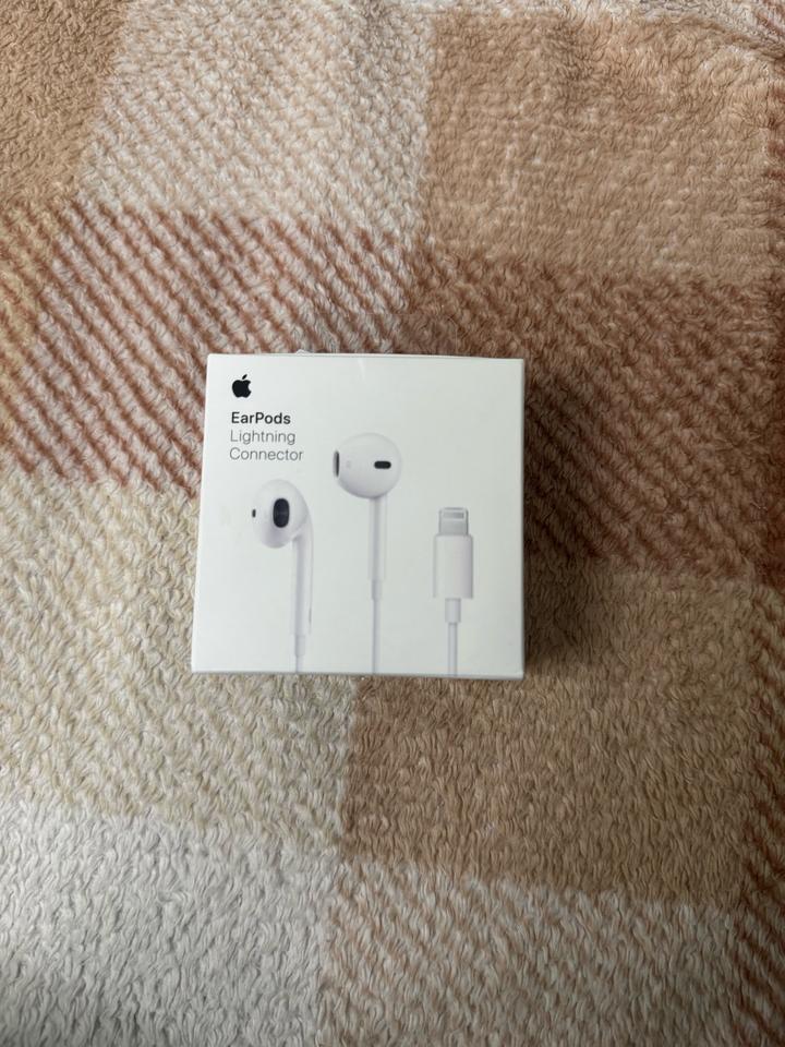 Оригинал коробка от проводных наушников Apple EarPods с разъемом Lightning