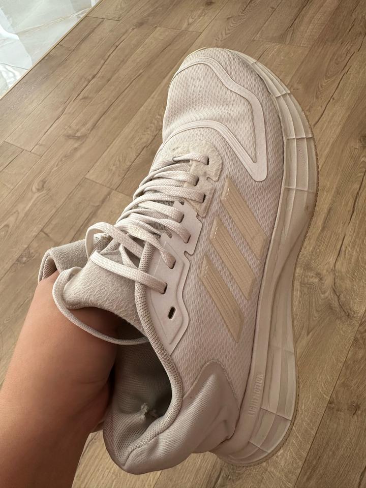 Женские кроссовки adidas