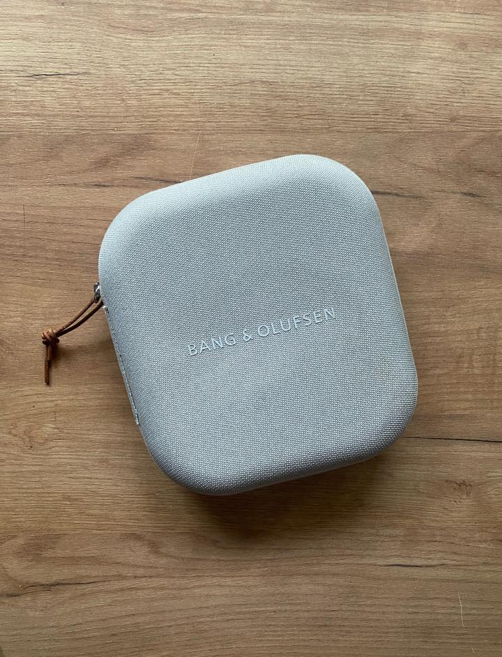 жесткий чехол от наушников Bang & Olufsen BeoPlay