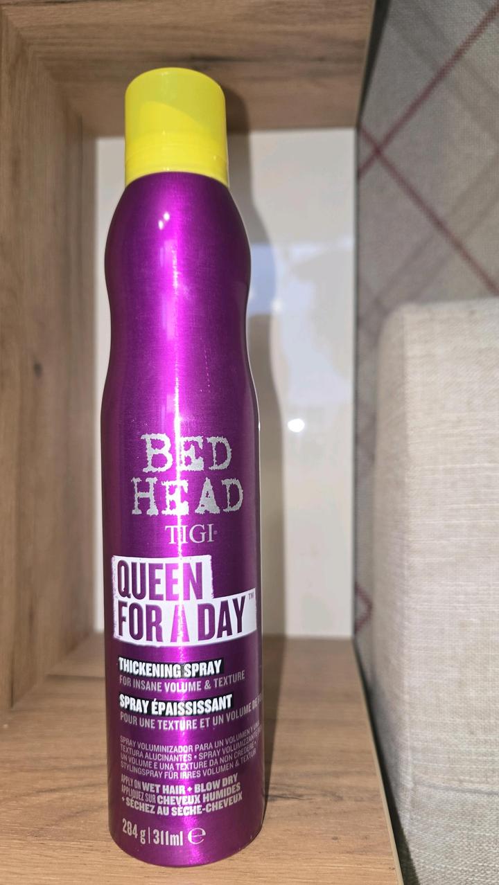 TIGI Bed Head Спрей для придания объема волосам Bed Head Superstar Queen for a Day Thickening