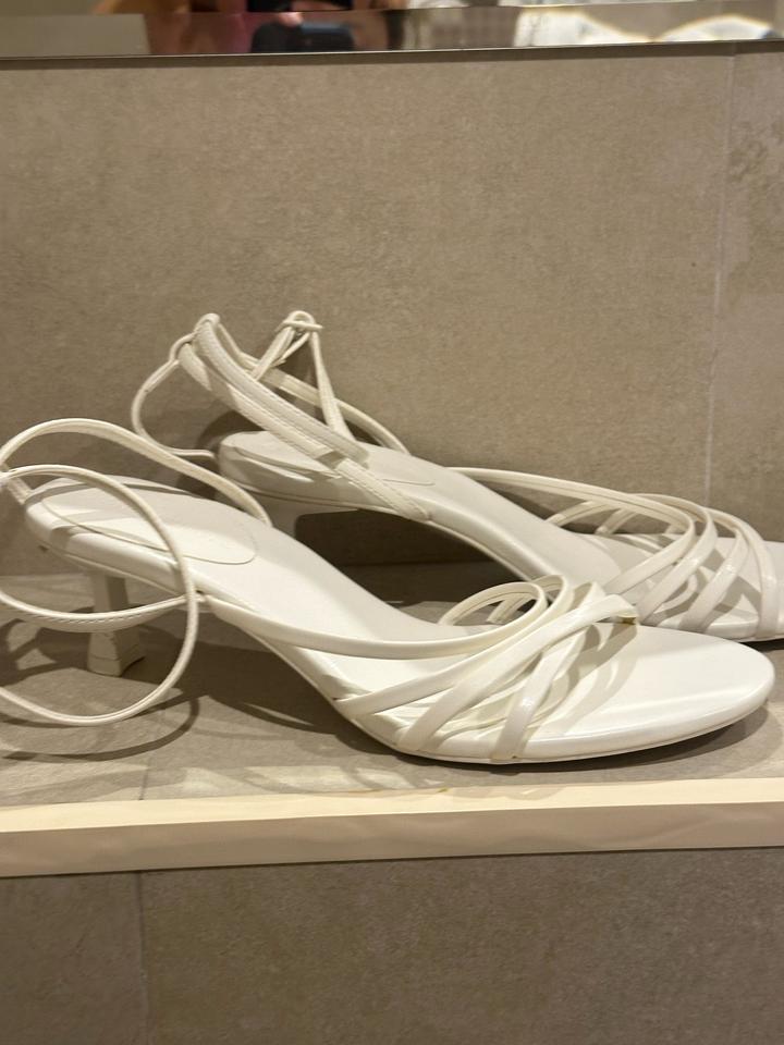Stuart Weitzman Босоножки на каблуке STRADIVARIUS