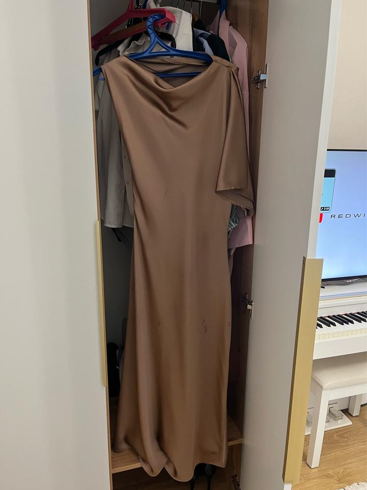 Zara Атласное платье