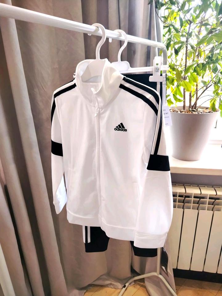 Спортивный костюм adidas
