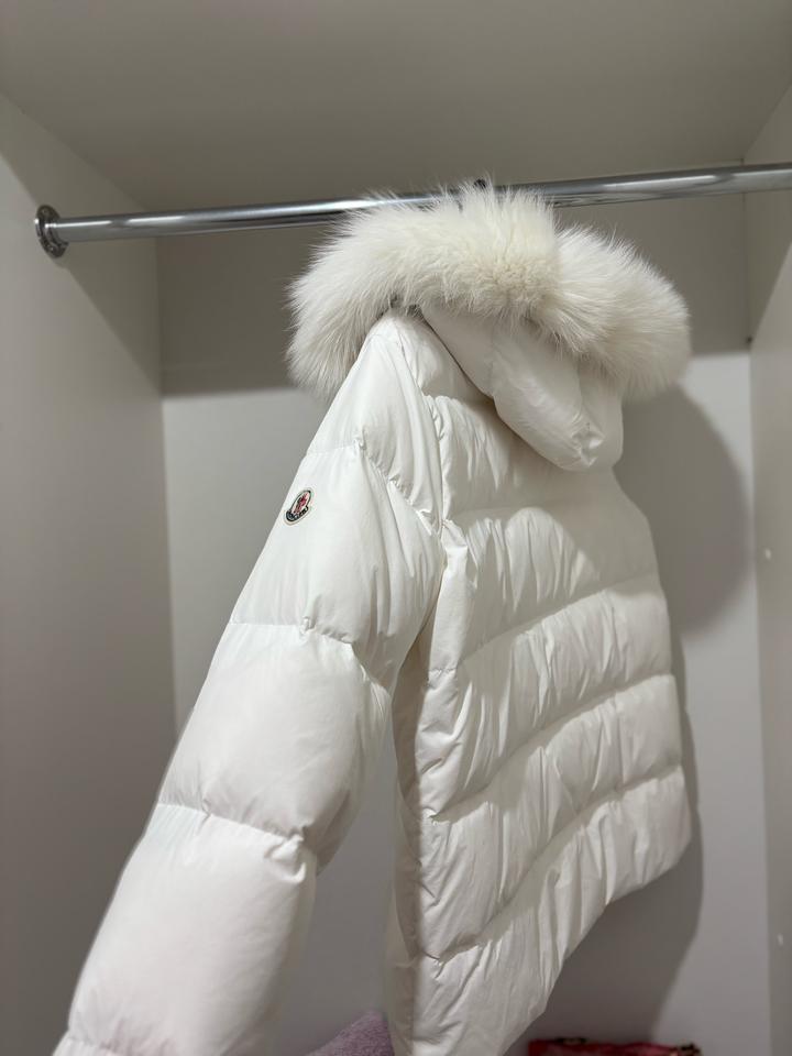 Женский пуховик Moncler