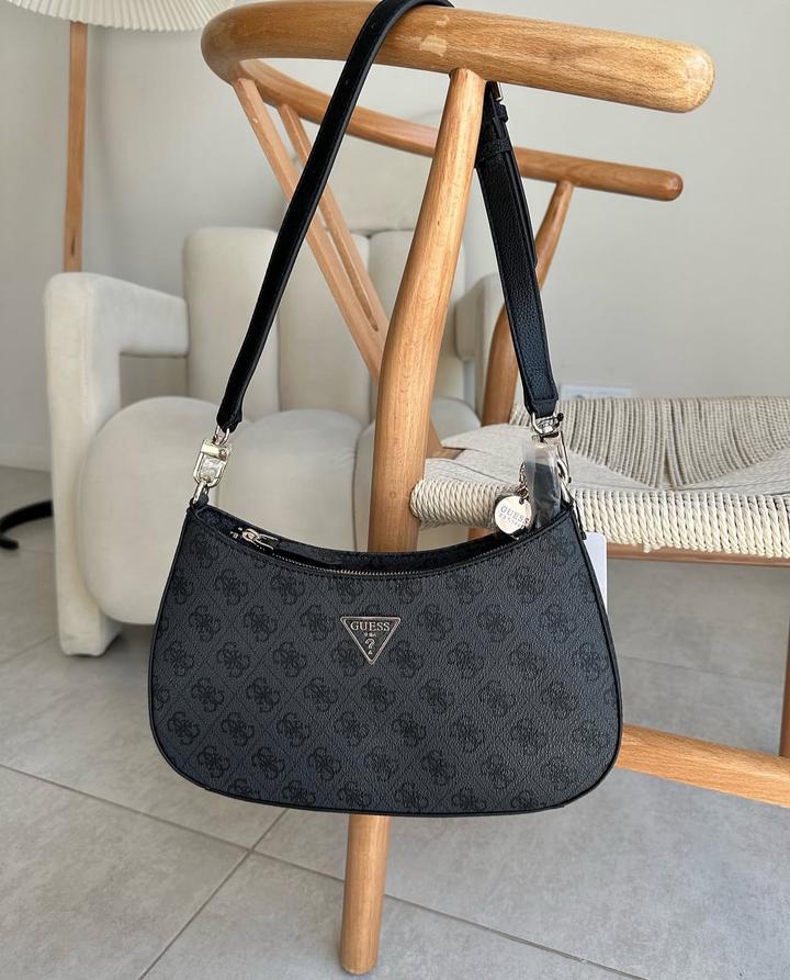 Сумка-багет Guess