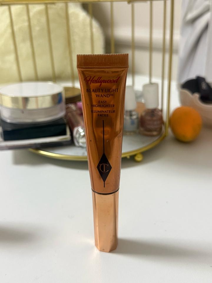 Хайлайтер Charlotte Tilbury Hollywood Beauty Light Wand