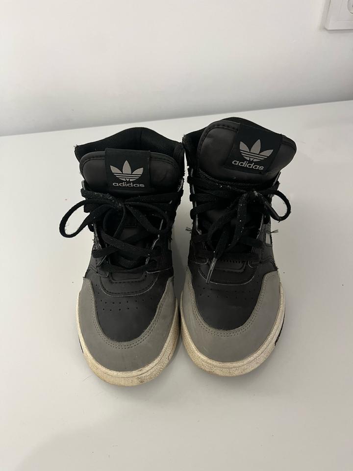 Кроссовки adidas