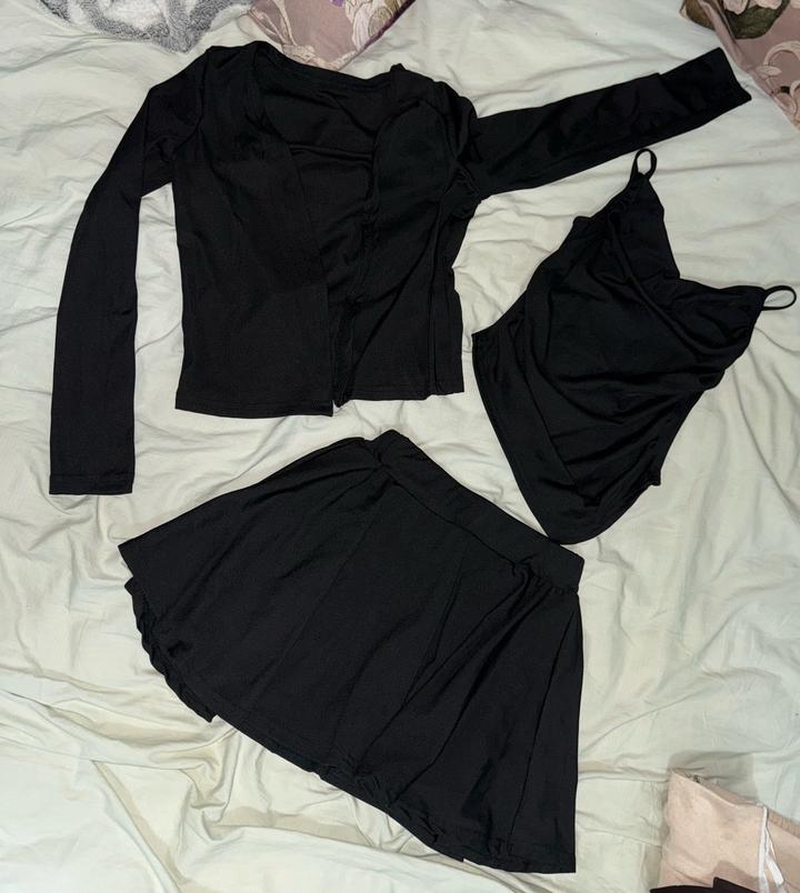Комплект из кардигана, топа и юбки