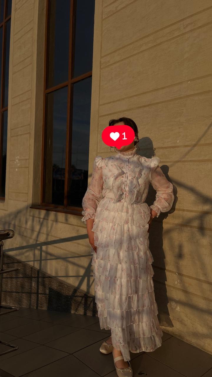 Платье с цветочным принтом и оборками