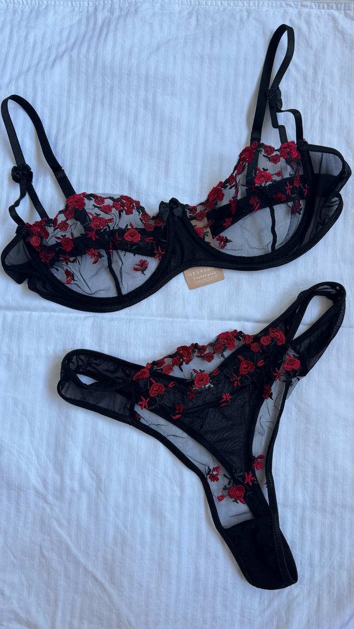 Lingerie Комплект нижнего белья с вышивкой роз