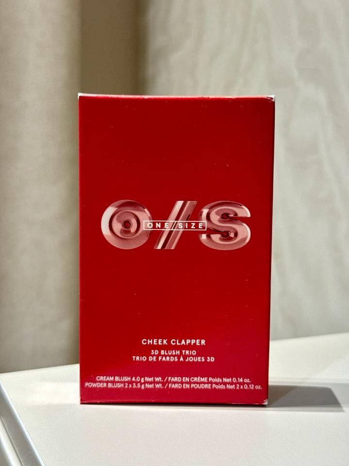 Палетка румян ONE/SIZE Cheek Clapper 3D Blush Trio