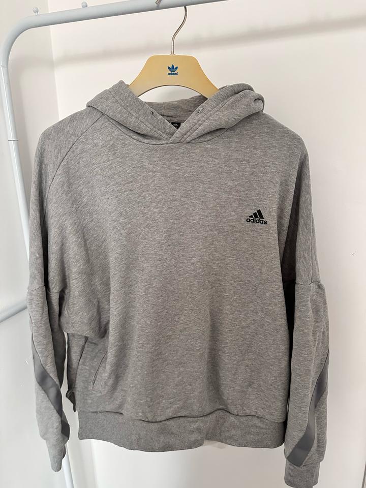 Женское худи adidas