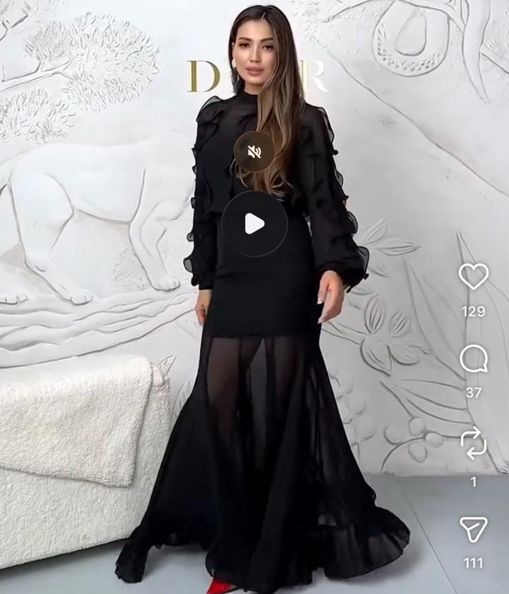 Черное длинное платье с оборками