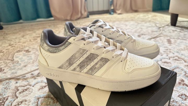 Женские кроссовки adidas