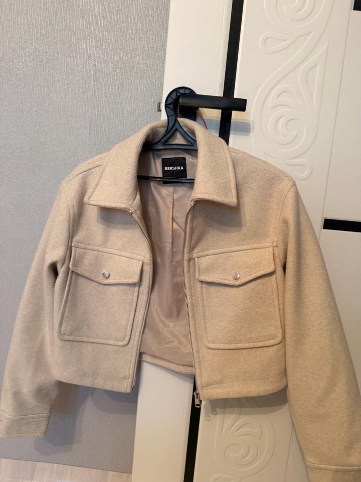 Укороченная куртка Bershka