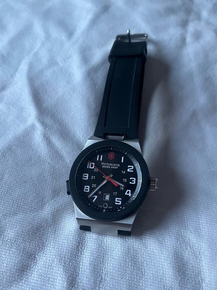 Швейцарские наручные часы Victorinox 241131 night vision 2 оригинальны