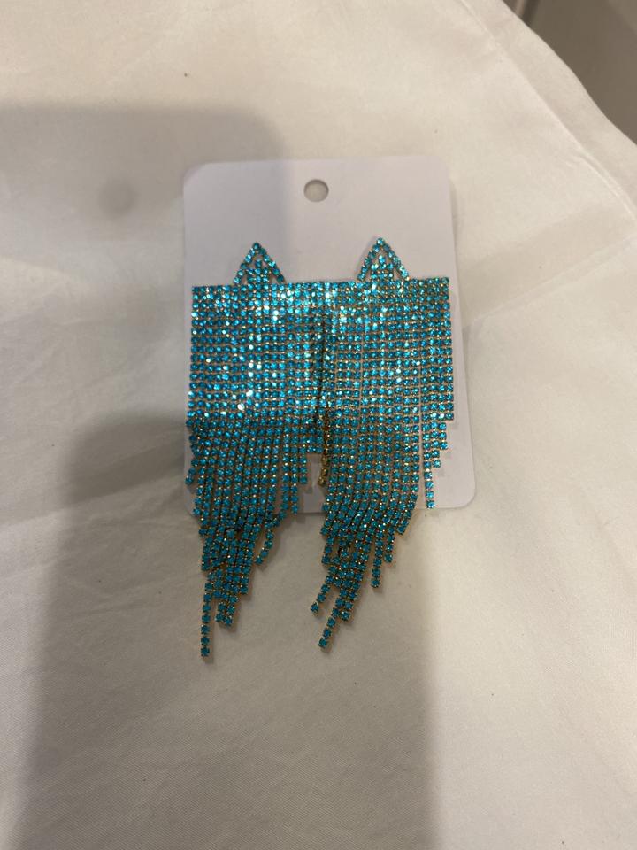 Длинные серьги со стразами