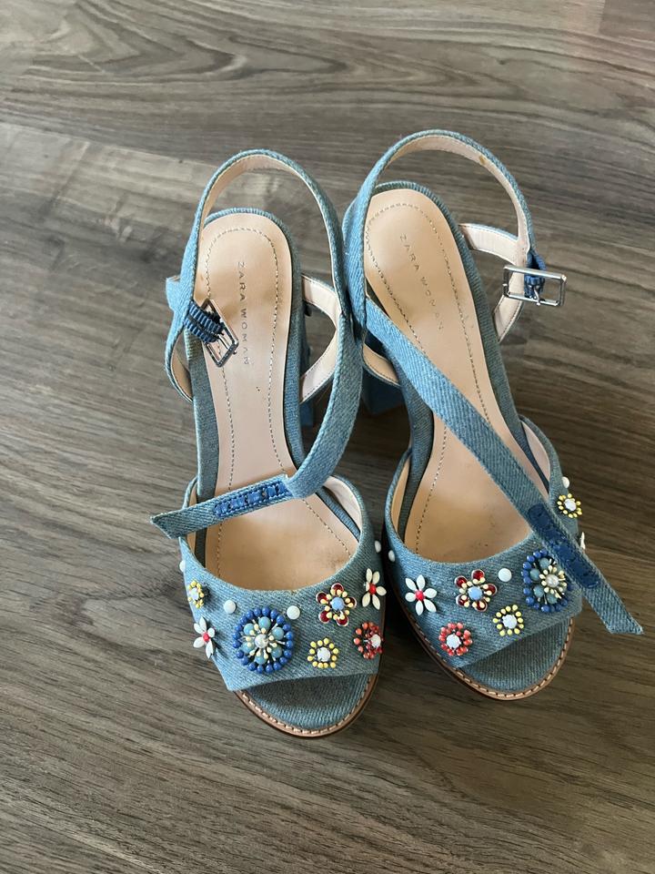 ZARA Woman джинсовые босоножки с цветочным декором
