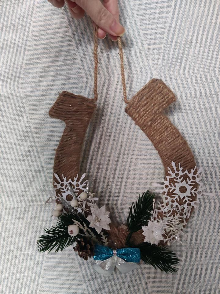 Новогодняя подкова из джута handmade