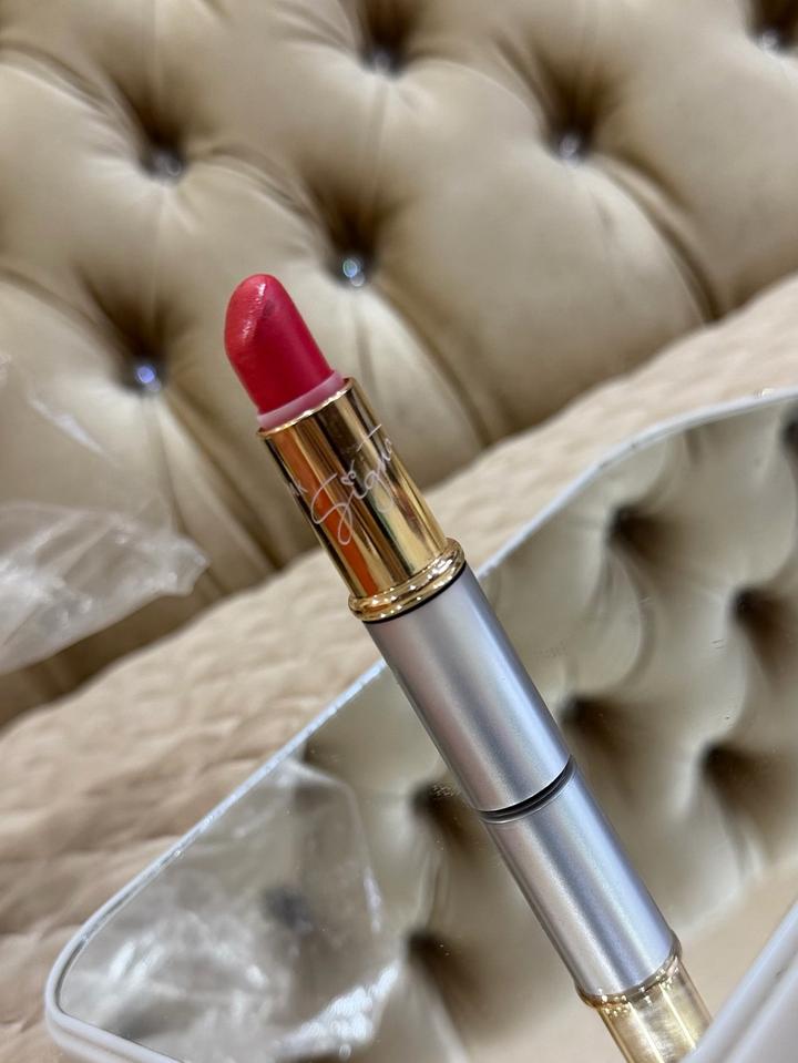 Помада для губ Mary Kay
