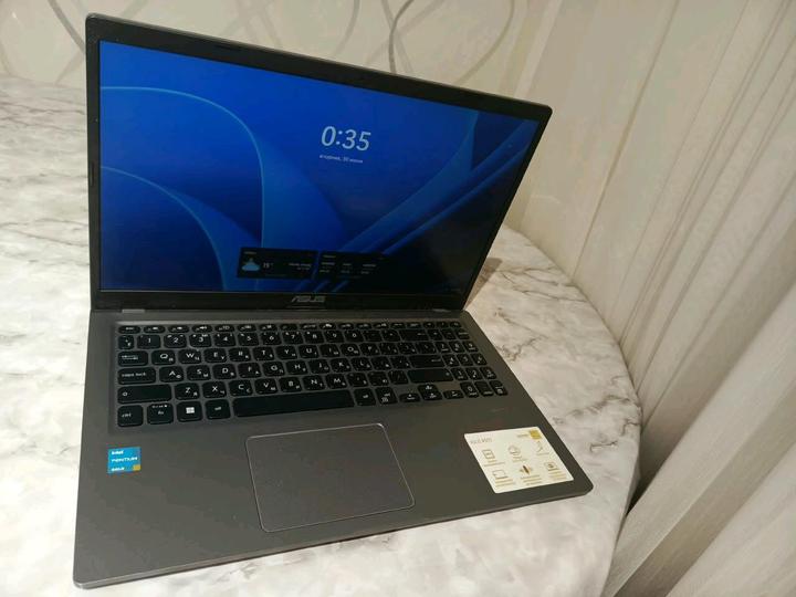 ASUS Продаю Асус новый ноутбук