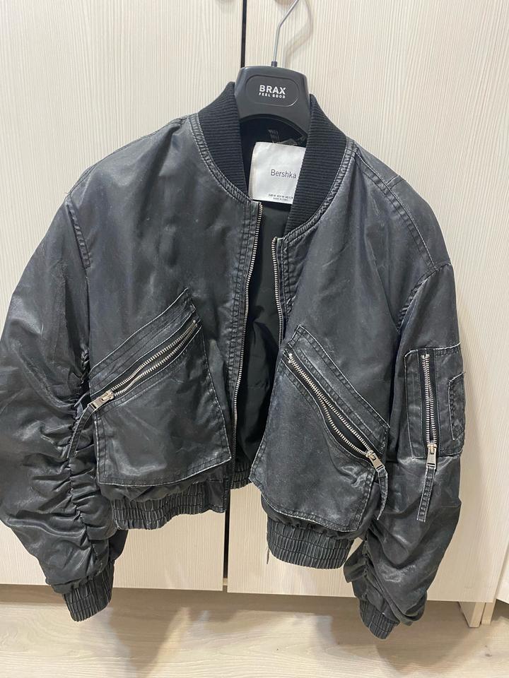 Женский бомбер Bershka